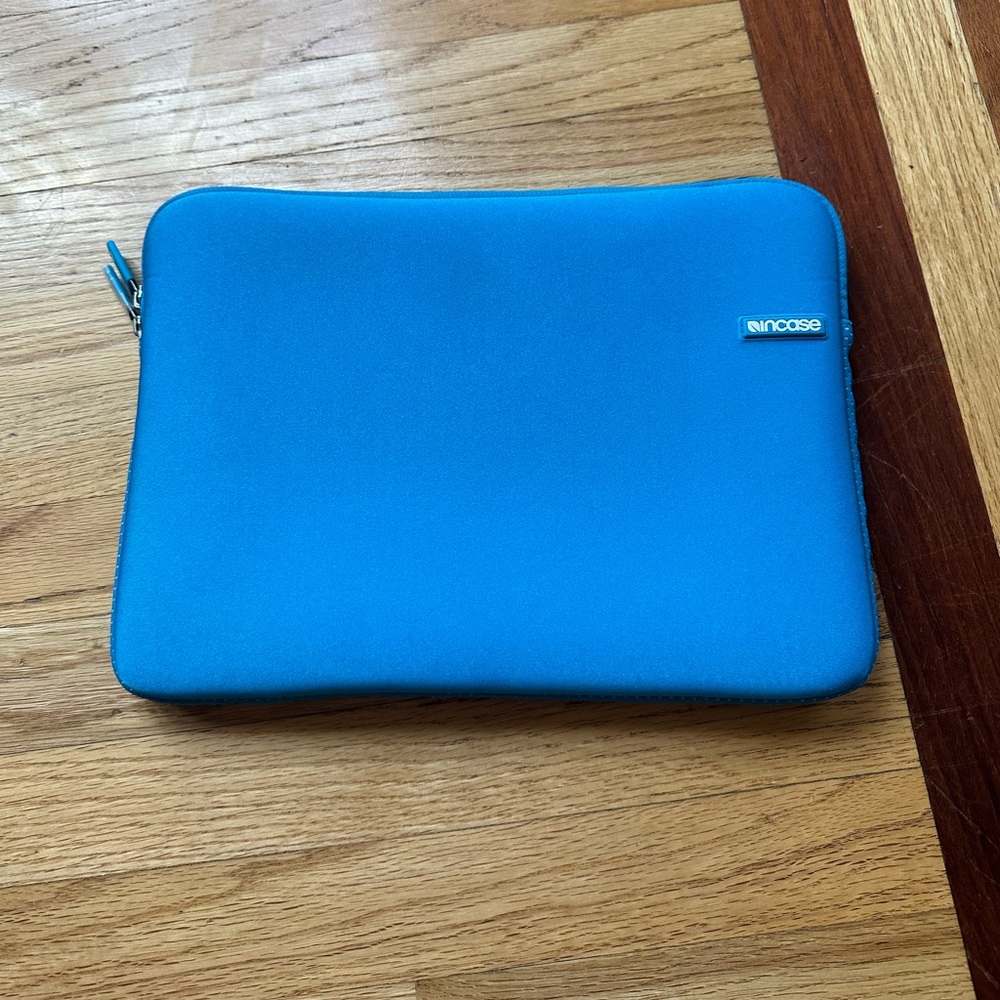 Incase laptop case